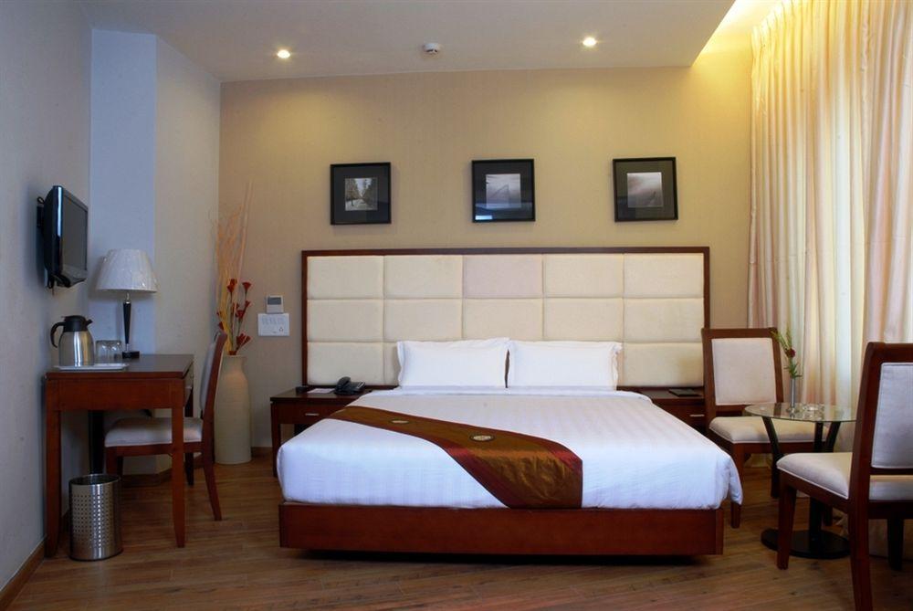 Lotus Park Hotel Bangalore Eksteriør billede
