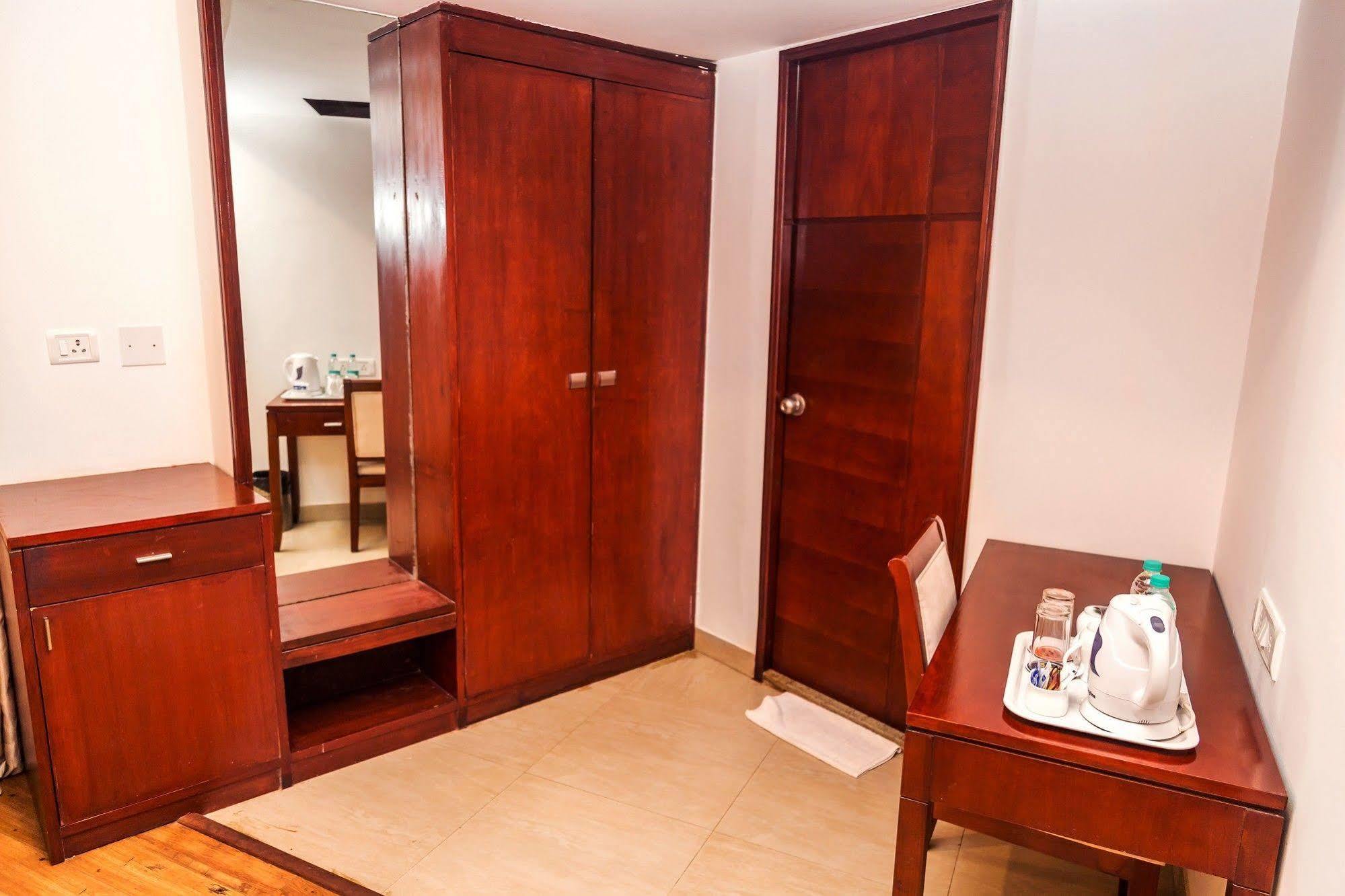 Lotus Park Hotel Bangalore Eksteriør billede