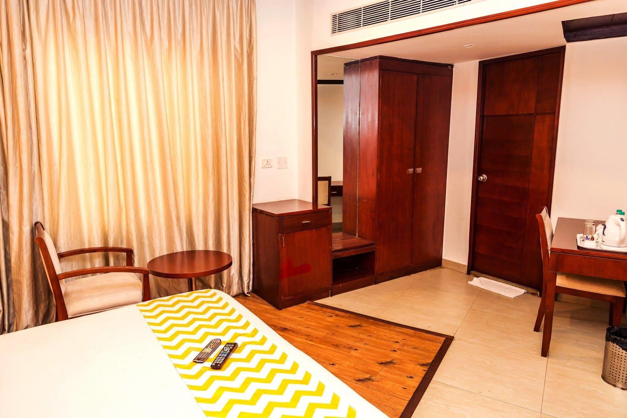Lotus Park Hotel Bangalore Eksteriør billede