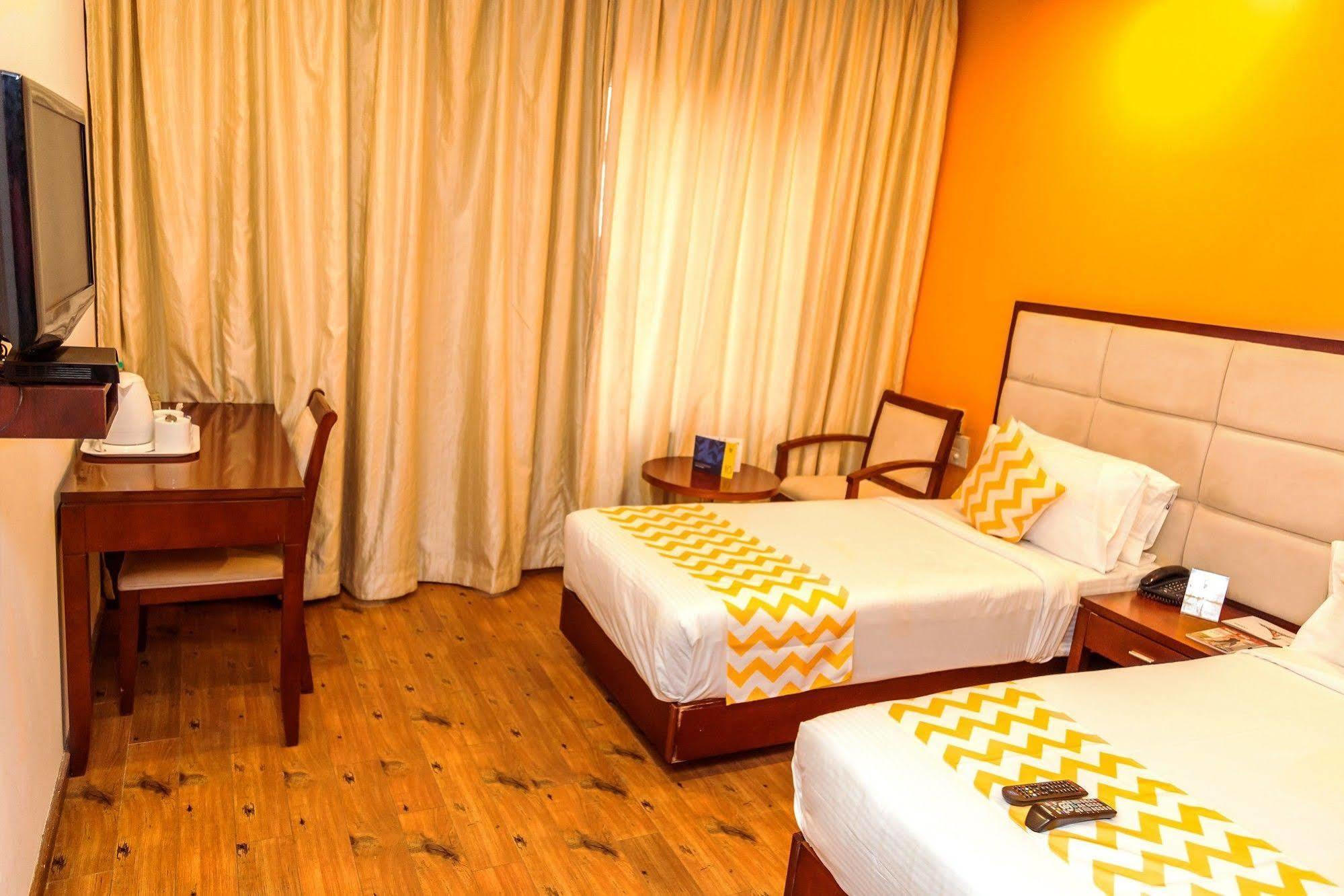 Lotus Park Hotel Bangalore Eksteriør billede